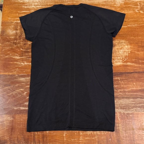 lululemon athletica Black Short Sleeve Tee - Picture 1 of 3